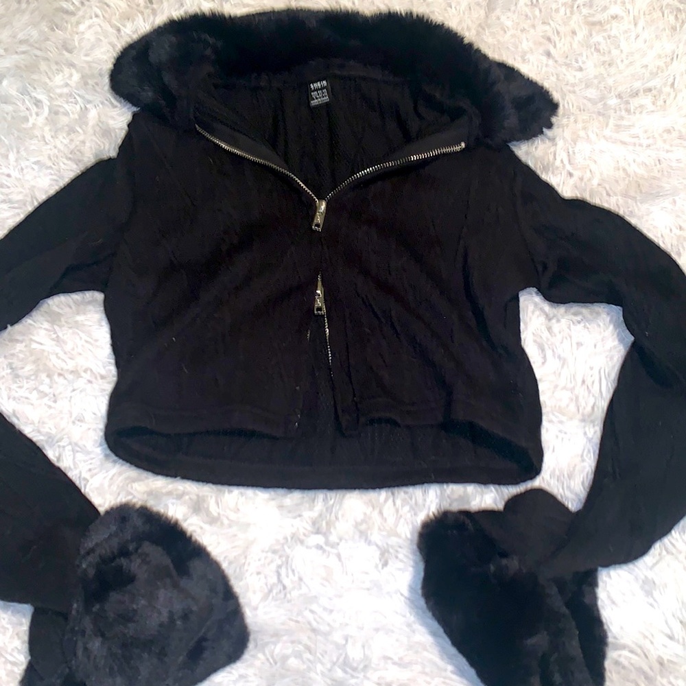Fur long sleeve crop